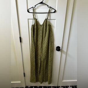 Three Birds Nest romper - brand new and never worn in size small